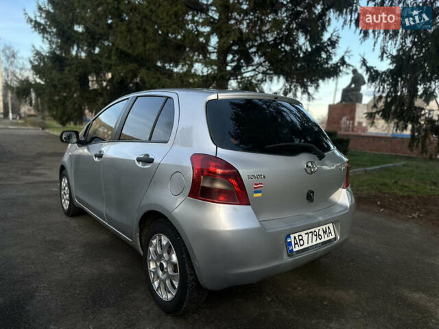 Сірий Тойота Яріс, об'ємом двигуна 1.3 л та пробігом 264 тис. км за 4500 $, фото 16 на Automoto.ua