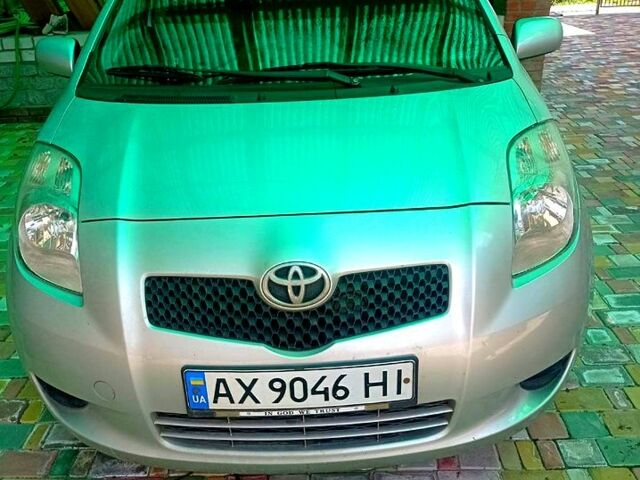 Сірий Тойота Яріс, об'ємом двигуна 1.4 л та пробігом 193 тис. км за 5800 $, фото 2 на Automoto.ua