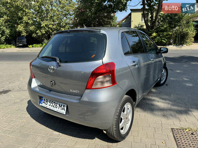 Серый Тойота Ярис, объемом двигателя 1.3 л и пробегом 249 тыс. км за 6800 $, фото 4 на Automoto.ua