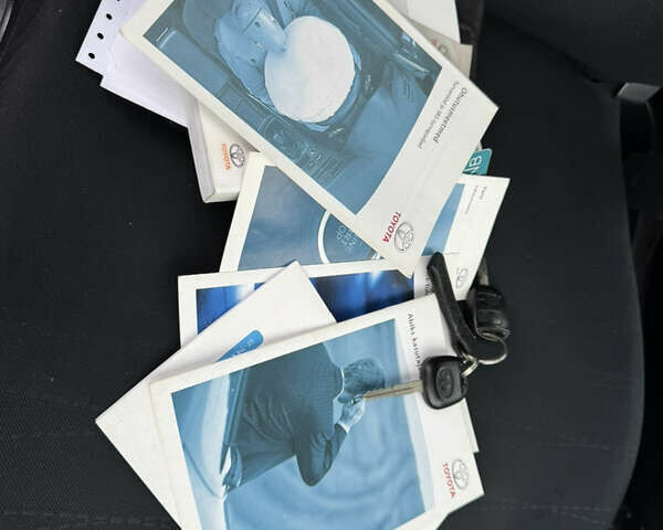 Серый Тойота Ярис, объемом двигателя 1.3 л и пробегом 150 тыс. км за 4600 $, фото 57 на Automoto.ua