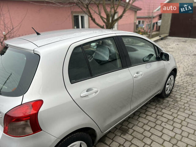Сірий Тойота Яріс, об'ємом двигуна 1.3 л та пробігом 233 тис. км за 4800 $, фото 4 на Automoto.ua