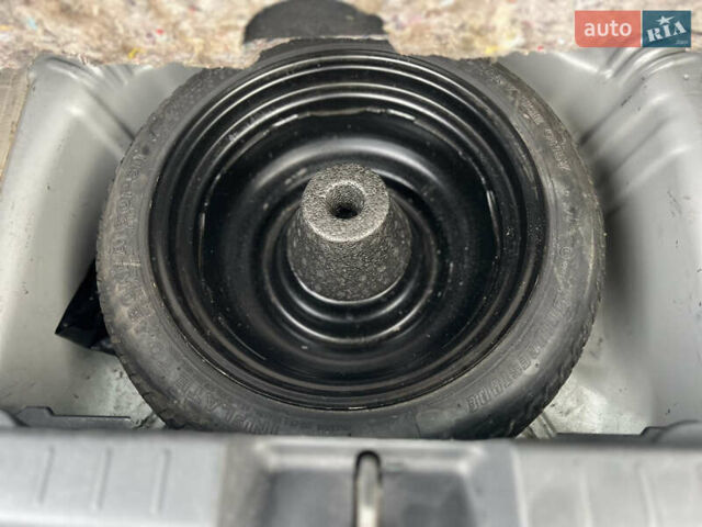 Сірий Тойота Яріс, об'ємом двигуна 1.3 л та пробігом 233 тис. км за 4800 $, фото 23 на Automoto.ua