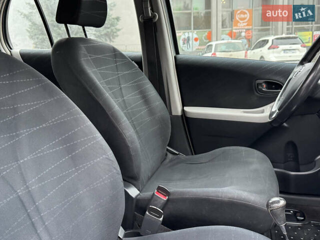 Серый Тойота Ярис, объемом двигателя 1.3 л и пробегом 150 тыс. км за 4600 $, фото 24 на Automoto.ua