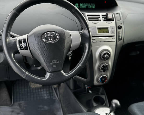 Сірий Тойота Яріс, об'ємом двигуна 1.4 л та пробігом 234 тис. км за 5700 $, фото 20 на Automoto.ua