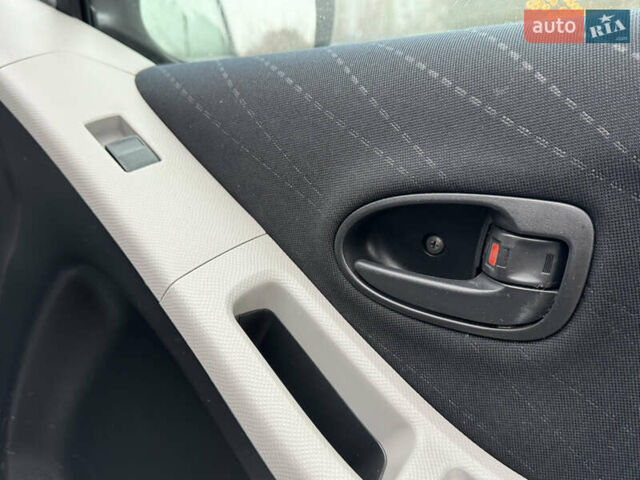 Серый Тойота Ярис, объемом двигателя 1.3 л и пробегом 150 тыс. км за 4600 $, фото 27 на Automoto.ua