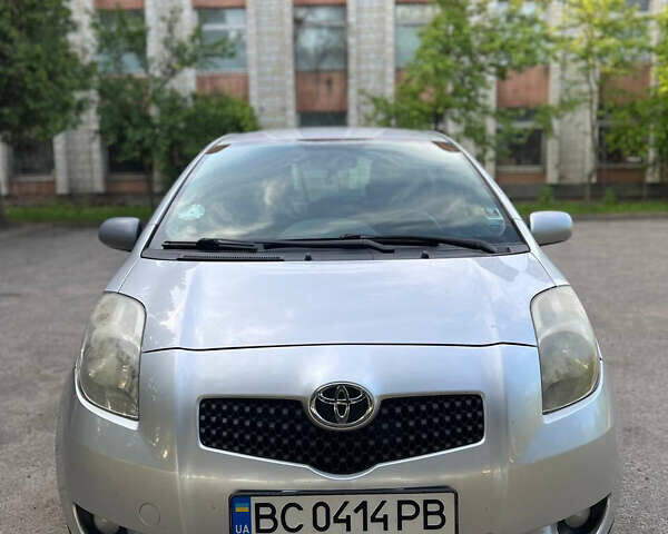 Серый Тойота Ярис, объемом двигателя 1.4 л и пробегом 230 тыс. км за 5700 $, фото 16 на Automoto.ua