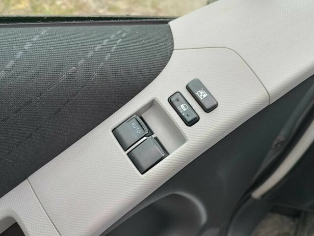 Серый Тойота Ярис, объемом двигателя 1.3 л и пробегом 172 тыс. км за 6200 $, фото 7 на Automoto.ua