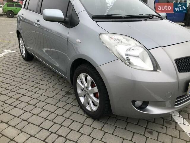 Серый Тойота Ярис, объемом двигателя 1 л и пробегом 184 тыс. км за 4200 $, фото 5 на Automoto.ua