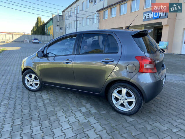 Серый Тойота Ярис, объемом двигателя 1.3 л и пробегом 226 тыс. км за 4400 $, фото 2 на Automoto.ua