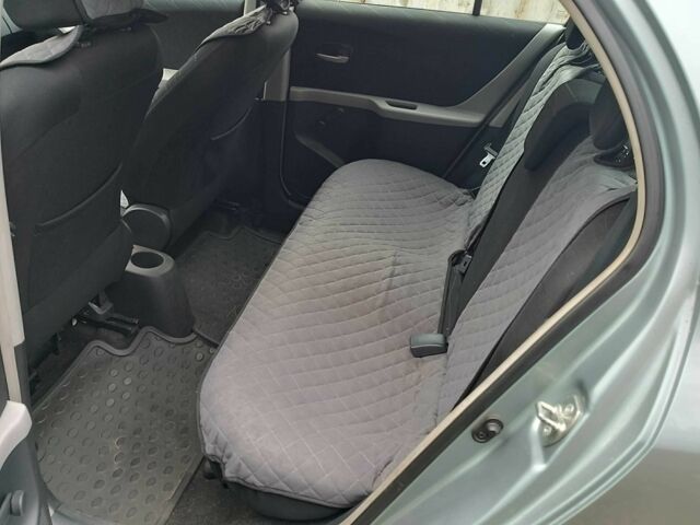 Серый Тойота Ярис, объемом двигателя 1.3 л и пробегом 172 тыс. км за 6200 $, фото 5 на Automoto.ua