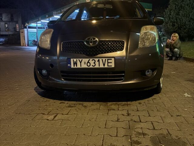 Серый Тойота Ярис, объемом двигателя 0 л и пробегом 166 тыс. км за 4000 $, фото 5 на Automoto.ua