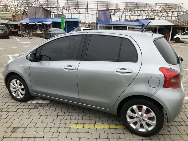 Сірий Тойота Яріс, об'ємом двигуна 1 л та пробігом 185 тис. км за 3950 $, фото 3 на Automoto.ua