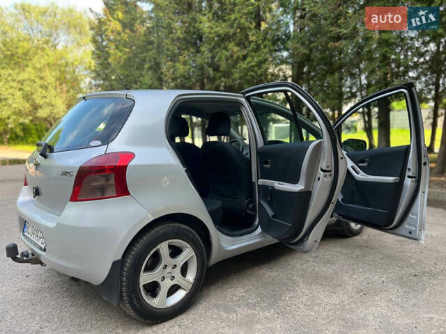 Серый Тойота Ярис, объемом двигателя 1.4 л и пробегом 230 тыс. км за 5700 $, фото 13 на Automoto.ua