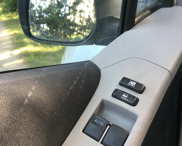 Серый Тойота Ярис, объемом двигателя 1.4 л и пробегом 230 тыс. км за 5700 $, фото 32 на Automoto.ua