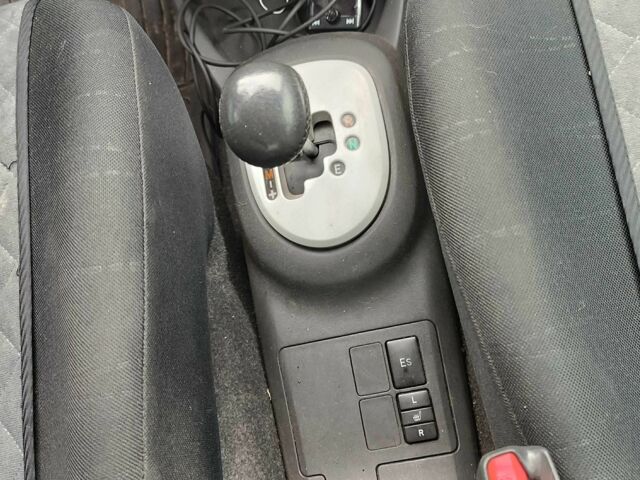 Серый Тойота Ярис, объемом двигателя 1.3 л и пробегом 172 тыс. км за 6200 $, фото 11 на Automoto.ua