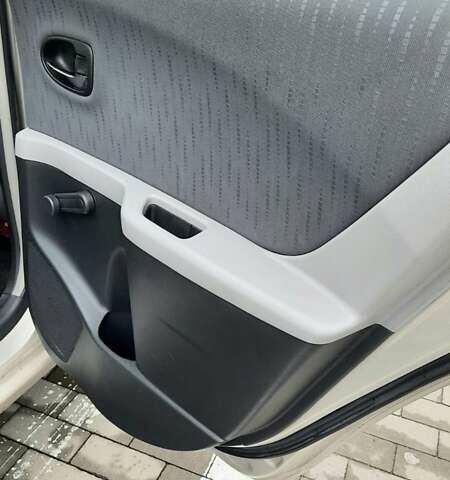 Сірий Тойота Яріс, об'ємом двигуна 1.3 л та пробігом 169 тис. км за 6200 $, фото 21 на Automoto.ua