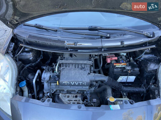 Серый Тойота Ярис, объемом двигателя 1.3 л и пробегом 226 тыс. км за 4400 $, фото 5 на Automoto.ua