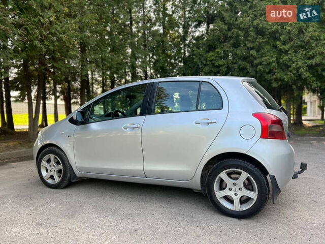 Серый Тойота Ярис, объемом двигателя 1.4 л и пробегом 230 тыс. км за 5700 $, фото 4 на Automoto.ua