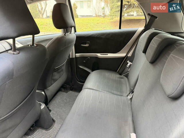 Сірий Тойота Яріс, об'ємом двигуна 1.4 л та пробігом 290 тис. км за 5999 $, фото 38 на Automoto.ua