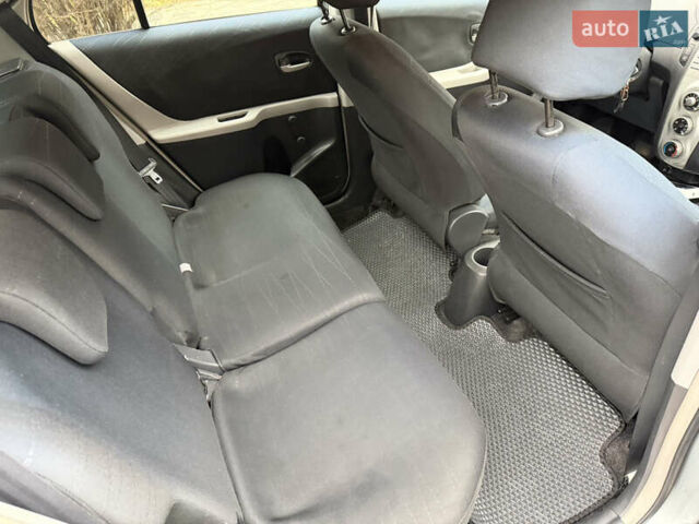 Сірий Тойота Яріс, об'ємом двигуна 1.4 л та пробігом 290 тис. км за 5999 $, фото 39 на Automoto.ua
