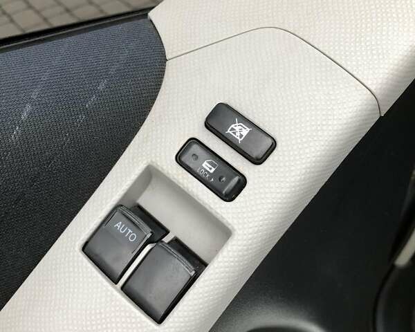 Серый Тойота Ярис, объемом двигателя 1 л и пробегом 186 тыс. км за 3920 $, фото 5 на Automoto.ua