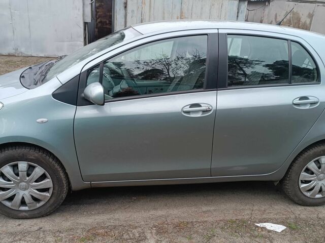 Серый Тойота Ярис, объемом двигателя 1.3 л и пробегом 172 тыс. км за 6200 $, фото 1 на Automoto.ua