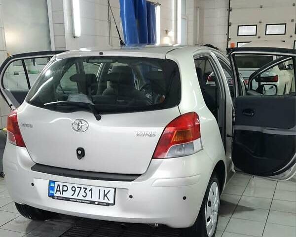 Сірий Тойота Яріс, об'ємом двигуна 1.3 л та пробігом 169 тис. км за 6200 $, фото 6 на Automoto.ua