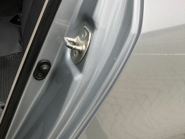 Сірий Тойота Яріс, об'ємом двигуна 1 л та пробігом 185 тис. км за 3950 $, фото 14 на Automoto.ua