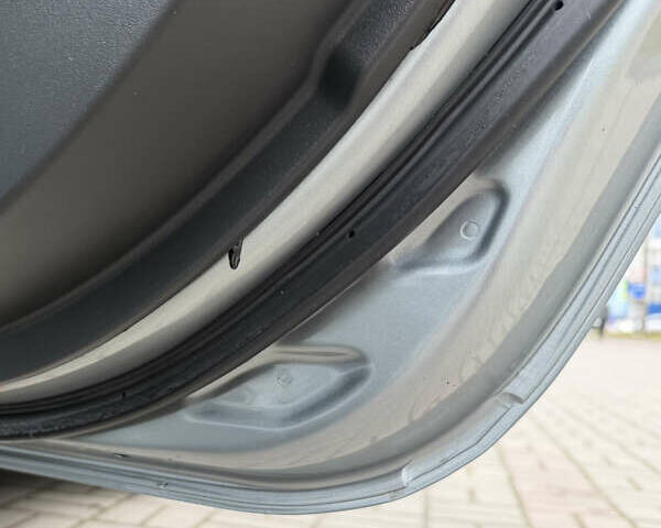 Сірий Тойота Яріс, об'ємом двигуна 1.4 л та пробігом 290 тис. км за 5999 $, фото 53 на Automoto.ua