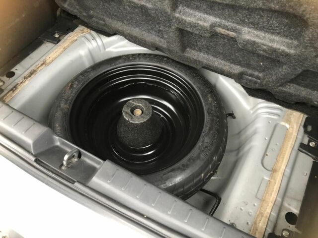 Сірий Тойота Яріс, об'ємом двигуна 1 л та пробігом 185 тис. км за 3950 $, фото 5 на Automoto.ua