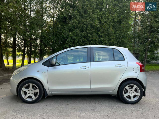 Серый Тойота Ярис, объемом двигателя 1.4 л и пробегом 230 тыс. км за 5700 $, фото 1 на Automoto.ua