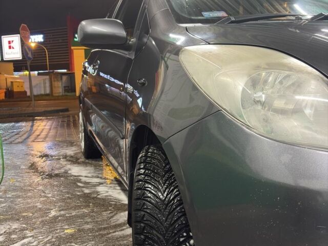 Серый Тойота Ярис, объемом двигателя 0 л и пробегом 166 тыс. км за 4000 $, фото 6 на Automoto.ua