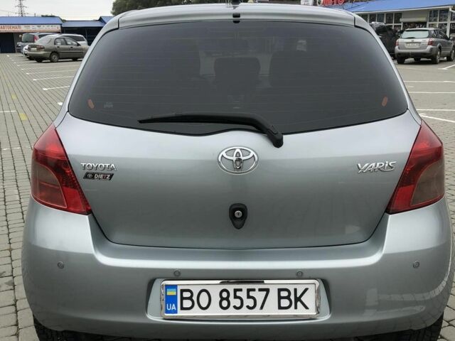 Сірий Тойота Яріс, об'ємом двигуна 1 л та пробігом 185 тис. км за 3950 $, фото 1 на Automoto.ua