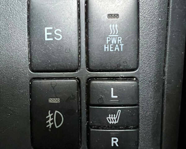 Серый Тойота Ярис, объемом двигателя 1.4 л и пробегом 230 тыс. км за 5700 $, фото 27 на Automoto.ua