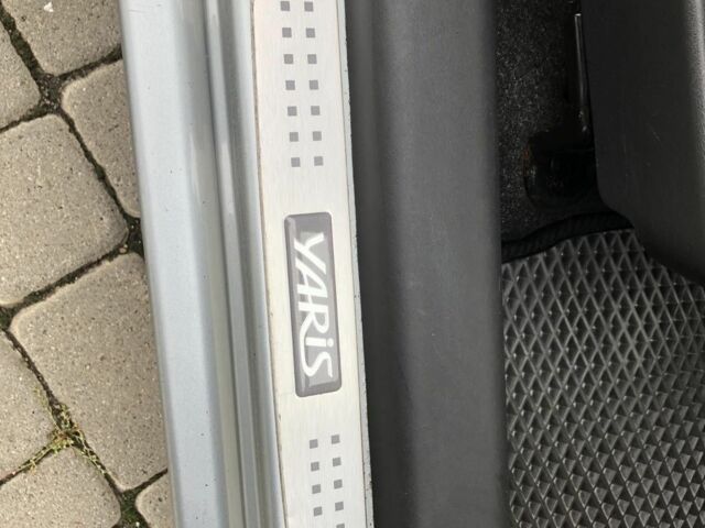 Сірий Тойота Яріс, об'ємом двигуна 1 л та пробігом 185 тис. км за 3950 $, фото 19 на Automoto.ua