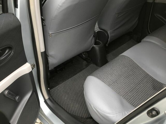 Сірий Тойота Яріс, об'ємом двигуна 1 л та пробігом 185 тис. км за 3950 $, фото 16 на Automoto.ua