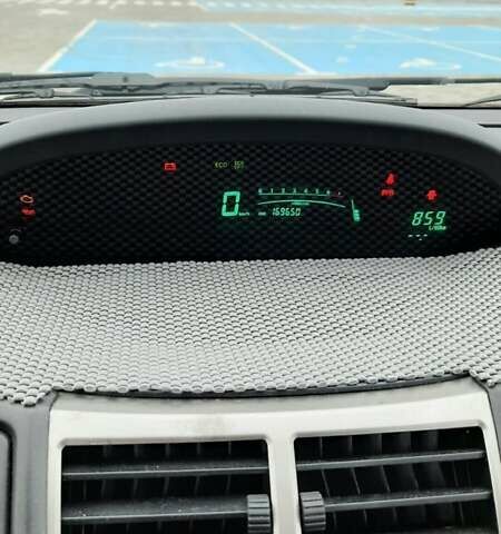 Сірий Тойота Яріс, об'ємом двигуна 1.3 л та пробігом 169 тис. км за 6200 $, фото 15 на Automoto.ua