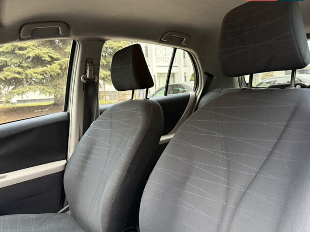 Сірий Тойота Яріс, об'ємом двигуна 1.4 л та пробігом 290 тис. км за 5999 $, фото 36 на Automoto.ua