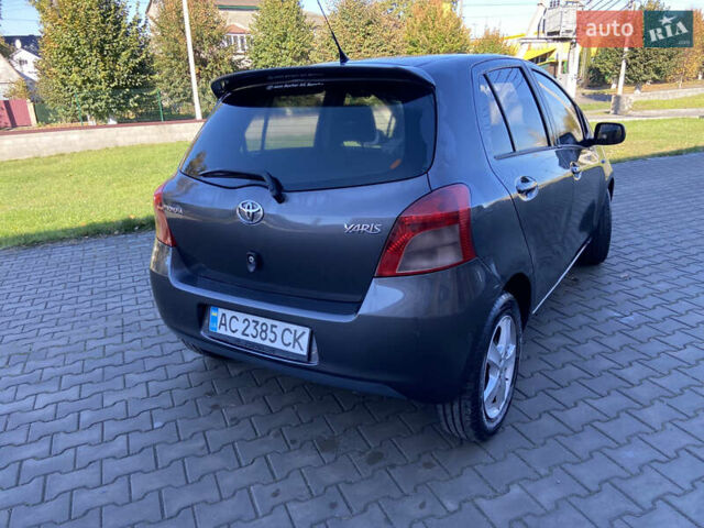 Серый Тойота Ярис, объемом двигателя 1.3 л и пробегом 226 тыс. км за 4400 $, фото 3 на Automoto.ua