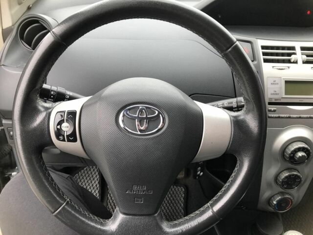 Сірий Тойота Яріс, об'ємом двигуна 1 л та пробігом 185 тис. км за 3950 $, фото 23 на Automoto.ua