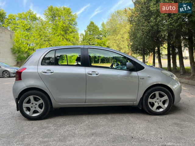 Серый Тойота Ярис, объемом двигателя 1.4 л и пробегом 230 тыс. км за 5700 $, фото 6 на Automoto.ua
