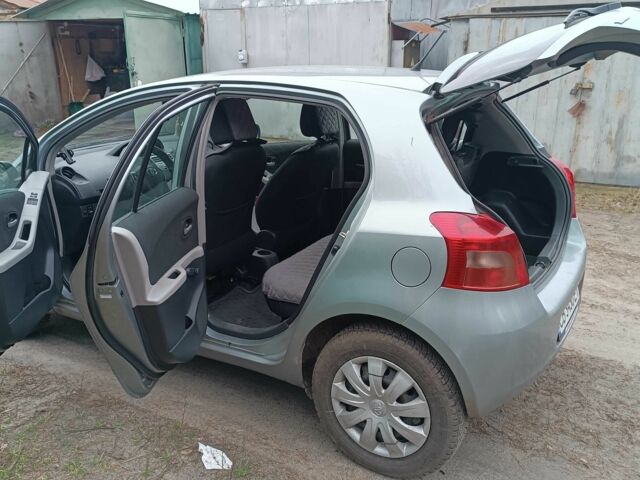 Серый Тойота Ярис, объемом двигателя 1.3 л и пробегом 172 тыс. км за 6200 $, фото 3 на Automoto.ua