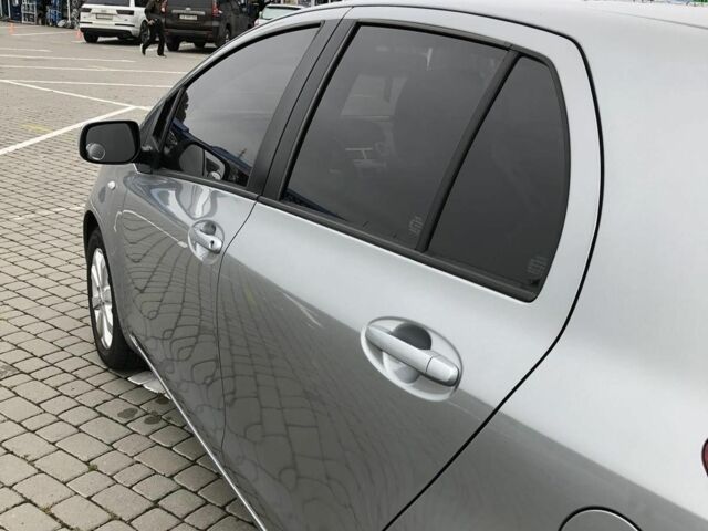 Сірий Тойота Яріс, об'ємом двигуна 1 л та пробігом 185 тис. км за 3950 $, фото 7 на Automoto.ua