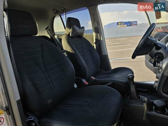 Серый Тойота Ярис, объемом двигателя 1.3 л и пробегом 240 тыс. км за 3399 $, фото 1 на Automoto.ua