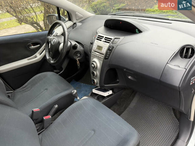 Сірий Тойота Яріс, об'ємом двигуна 1.4 л та пробігом 290 тис. км за 5999 $, фото 41 на Automoto.ua