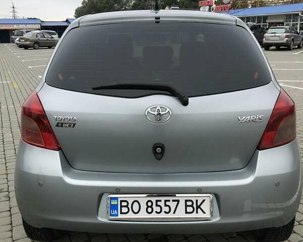 Серый Тойота Ярис, объемом двигателя 1 л и пробегом 184 тыс. км за 4200 $, фото 6 на Automoto.ua