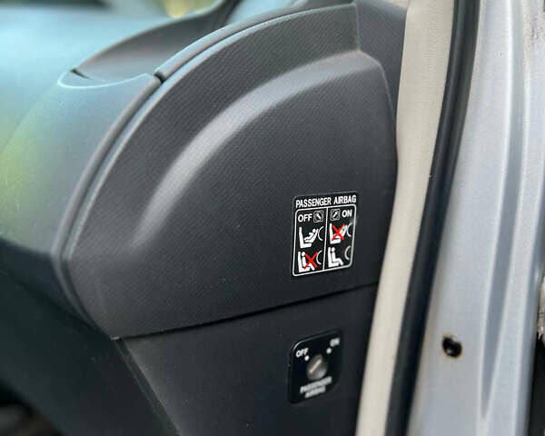 Серый Тойота Ярис, объемом двигателя 1.4 л и пробегом 230 тыс. км за 5700 $, фото 24 на Automoto.ua