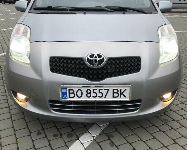 Серый Тойота Ярис, объемом двигателя 1 л и пробегом 186 тыс. км за 3920 $, фото 13 на Automoto.ua