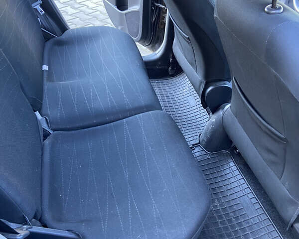 Серый Тойота Ярис, объемом двигателя 1.3 л и пробегом 226 тыс. км за 4400 $, фото 8 на Automoto.ua