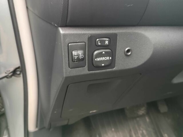 Серый Тойота Ярис, объемом двигателя 1.3 л и пробегом 172 тыс. км за 6200 $, фото 8 на Automoto.ua